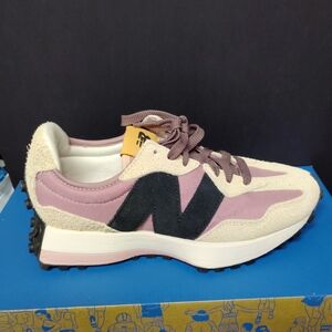 New Balance 327 Retro Shoew. Women's Pink and Black Sneakers